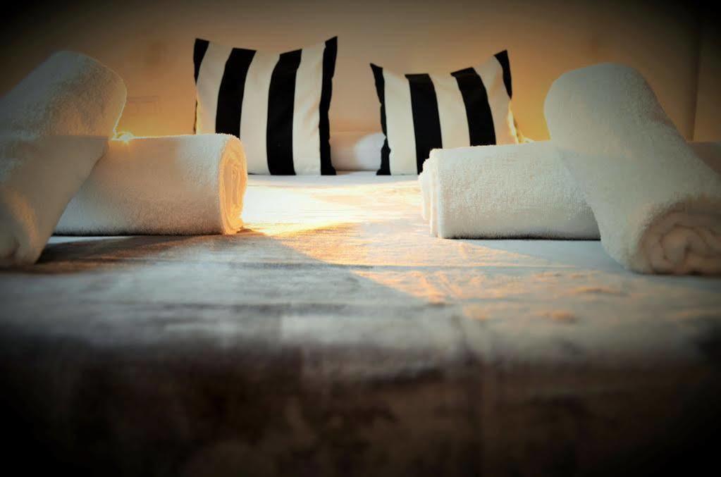 Mybedbcn Hostel Барселона Екстериор снимка